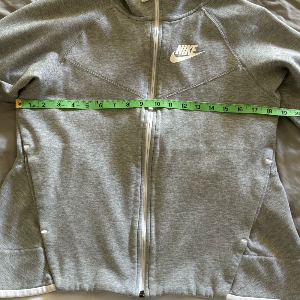 Nike Gray and White Zip-Up Jacket with Hood - Picture 5 of 5